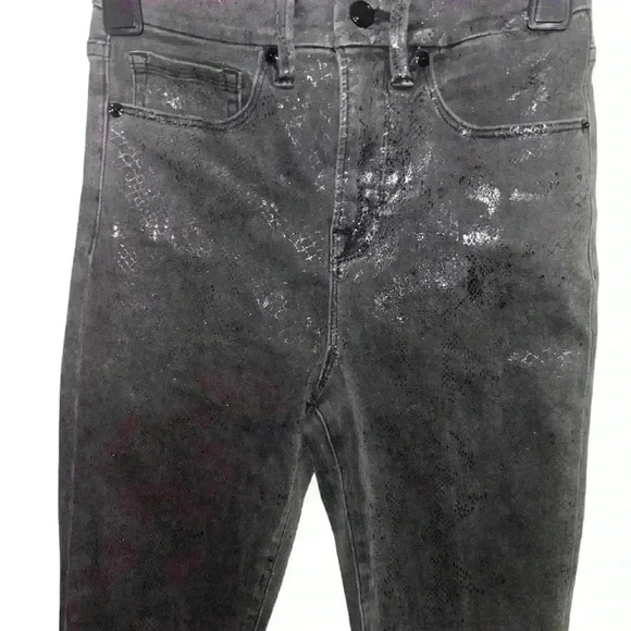 GOOD AMERICAN Good Waist High Rise Coated Metallic Snakeskin Jeans Size 2/26 - Picture 3 of 5